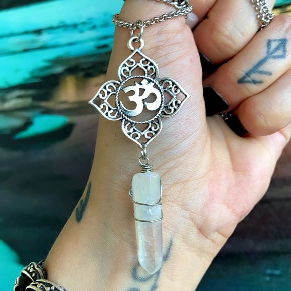 Om sign Mandala flower charm & aura crystal - Picture 11 of 13